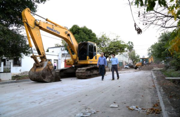 Pavimento: el municipio avanza en distintos frentes y anuncia el inicio de 14 cuadras en Villa Los Lirios 1