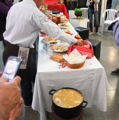 Con música, mates, amigos y una comilona, el Museo del Hombre Chaqueño recibió al Karaí Octubre 1