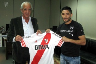 Casco llegó desde los EEUU y fue directamente a River para firmar su contrato