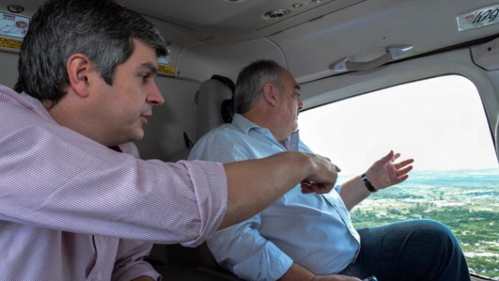 Marcos Peña recorre junto al gobernador Colombi las zonas inundadas en Goya