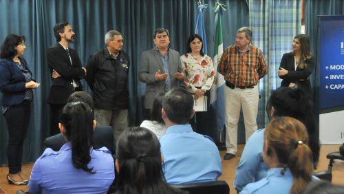 El Gobierno prepara “anfitriones del mundo” para recibir a turistas en la bienal de esculturas