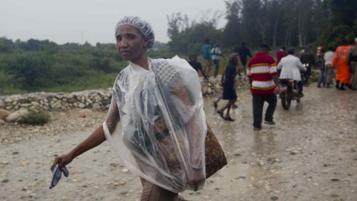 Dos muertos y más de 200 casas destruidas tras el paso del huracán Matthew por Haití