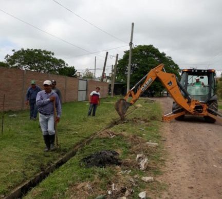 El Municipio realizó trabajos de zanjeo en Villa del Oeste y Villa Gonzalito