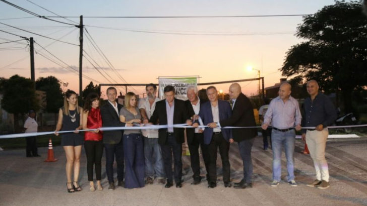 Con la inauguración de cuadras de pavimento, Peppo celebró los 106 años de Gancedo