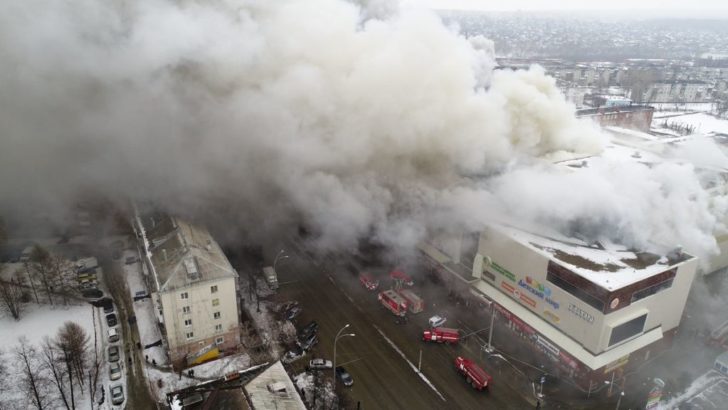 Un incendio en un centro comercial de Siberia dejó al menos 37 muertos