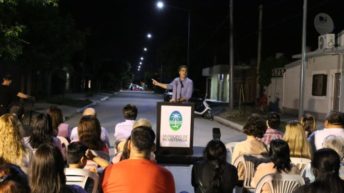 Capitanich inauguró obras de pavimento en el barrio Soesgype