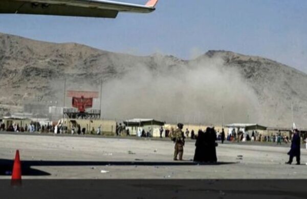 Afganistán: al caos talibán, Isis suma ataques suicidas que provocan una matanza en el aeropuerto de Kabul