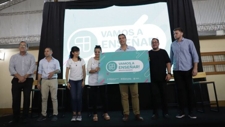 Presidencia de la Plaza: Capitanich participó de la primera entrega de boletos gratuitos “Vamos a Enseñar”