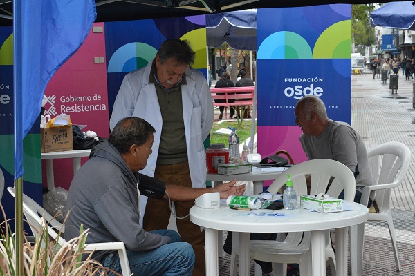 En la peatonal, Resistencia y la Fundacion OSDE realizaron controles de salud gratuitos