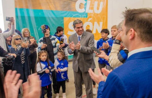 En Villa Berthet, Capitanich inauguró la Escuela N° 202, infraestructura deportiva y pavimento