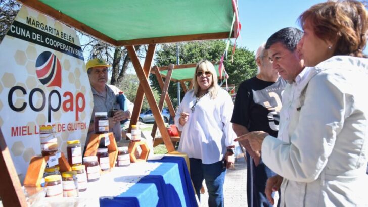 Domo del Centenario: el Gobierno y el municipio de Resistencia desarrollaron la feria de pequeños productores