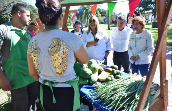 Domo del Centenario: el Gobierno y el municipio de Resistencia desarrollaron la feria de pequeños productores 3