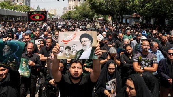 Miles de iraníes despiden al presidente Raisi