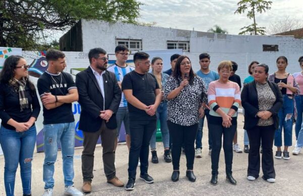 Estudiantes del Ítalo convocan a peña y feria de emprendedores 1