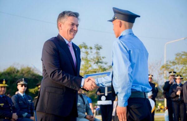 Zdero tomó juramento a los nuevos egresados de la Escuela de Policía del Chaco 1