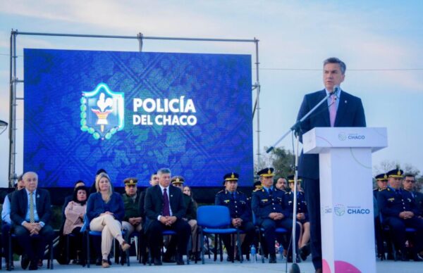 Zdero tomó juramento a los nuevos egresados de la Escuela de Policía del Chaco 2