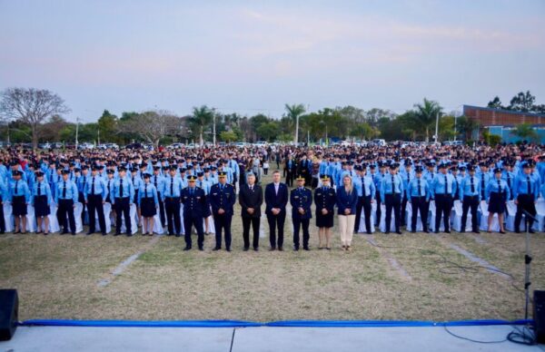 Zdero tomó juramento a los nuevos egresados de la Escuela de Policía del Chaco