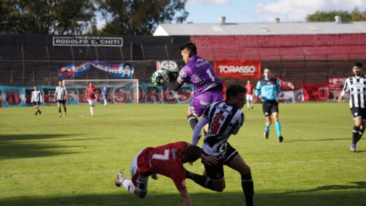 Primera Nacional: For Ever consiguió un punto esperanzador