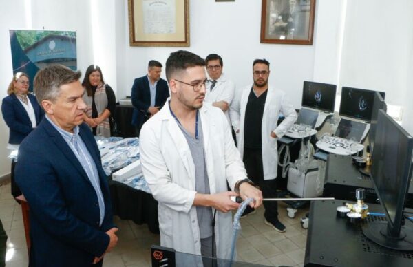 Leandro Zdero entregó nuevo equipamiento al Hospital Perrando 2