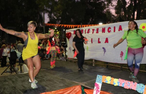 Resistencia Baila" convocó a una multitud en la Plaza España 2